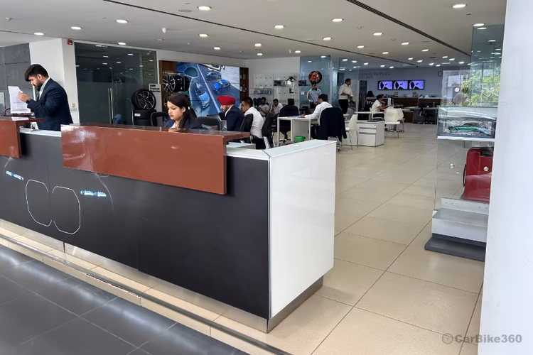 Bird Automotive Showroom Sector 16, Gurugram Consultation Area Bird Automotive Showroom Sector 16, Gurugram Consultation Area