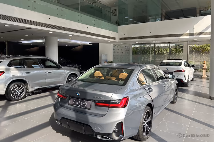 Bird Automotive Showroom Sector 16, Gurugram Model View Area Bird Automotive Showroom Sector 16, Gurugram Model View Area