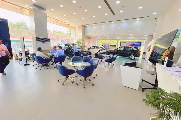 Dee Emm Hyundai - Sector 16 Showroom Customer Lounge View Dee Emm Hyundai - Sector 16 Showroom Customer Lounge View