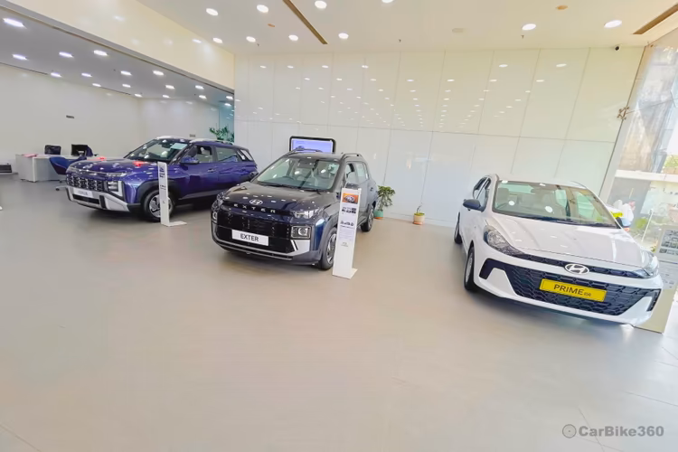 Dee Emm Hyundai - Sector 16 Showroom Model Display Area Dee Emm Hyundai - Sector 16 Showroom Model Display Area