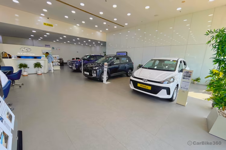 Dee Emm Hyundai - Sector 16 Showroom Model View Region Dee Emm Hyundai - Sector 16 Showroom Model View Region
