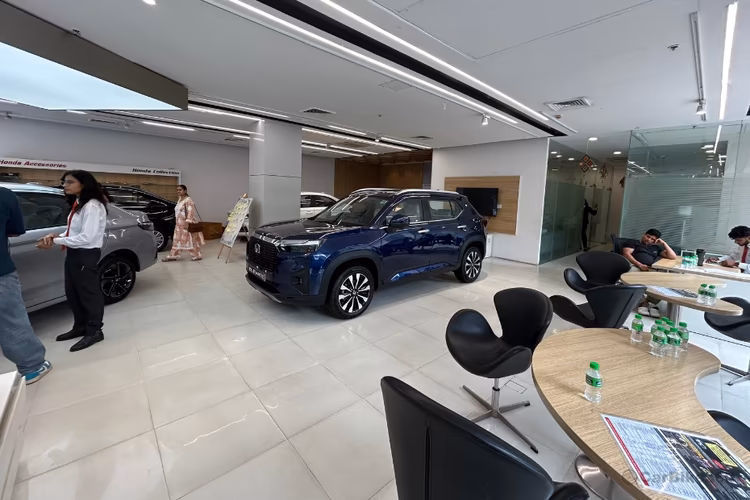 Frontier Honda Sohna Road Sector 48 Interior View Frontier Honda Sohna Road Sector 48 Interior View