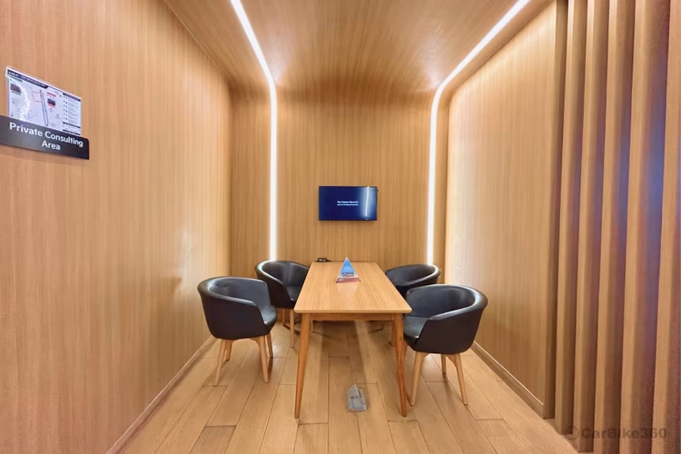 Frontier Kia - Golf Course Road Showroom Consultation Area
