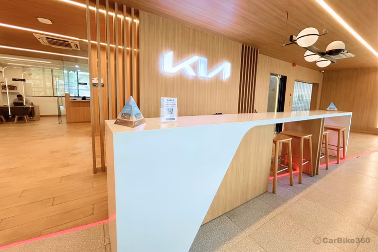 Frontier Kia - Golf Course Road Showroom Information Desk