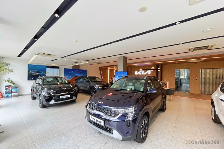 Frontier Kia - Golf Course Road Showroom Interior Model Display Area
