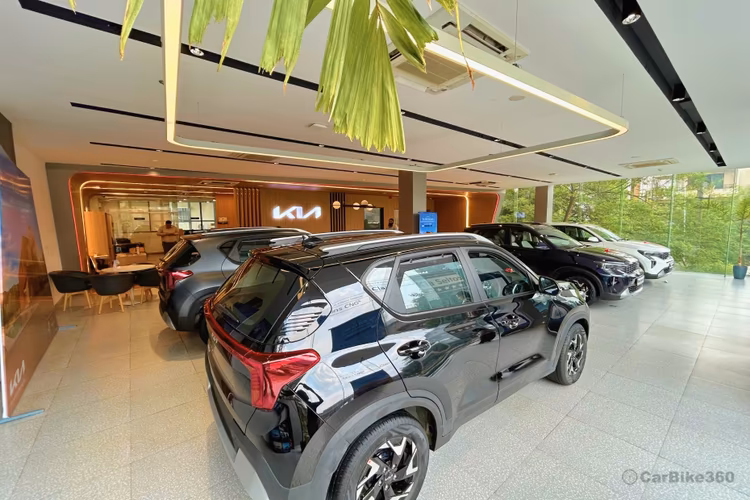 Frontier Kia - Golf Course Road Showroom Interior View