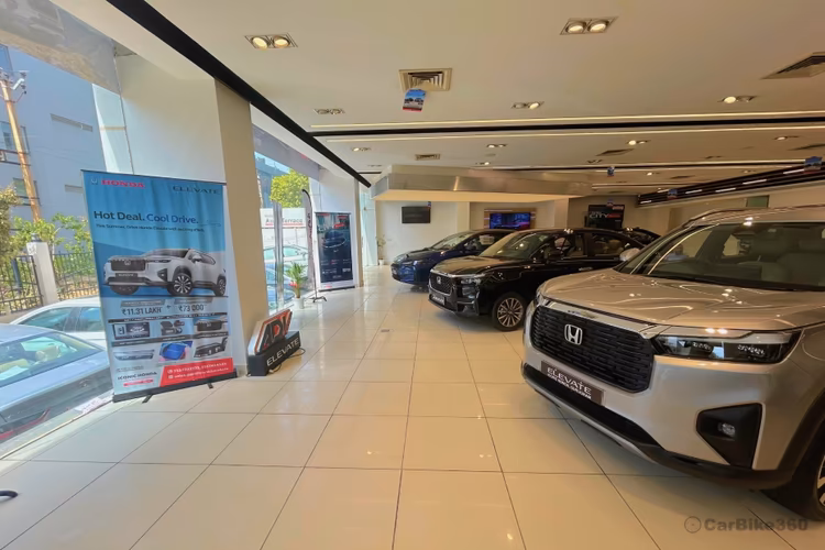 Iconic Honda Sector 14 Gurugram Showroom Interior Model View Area