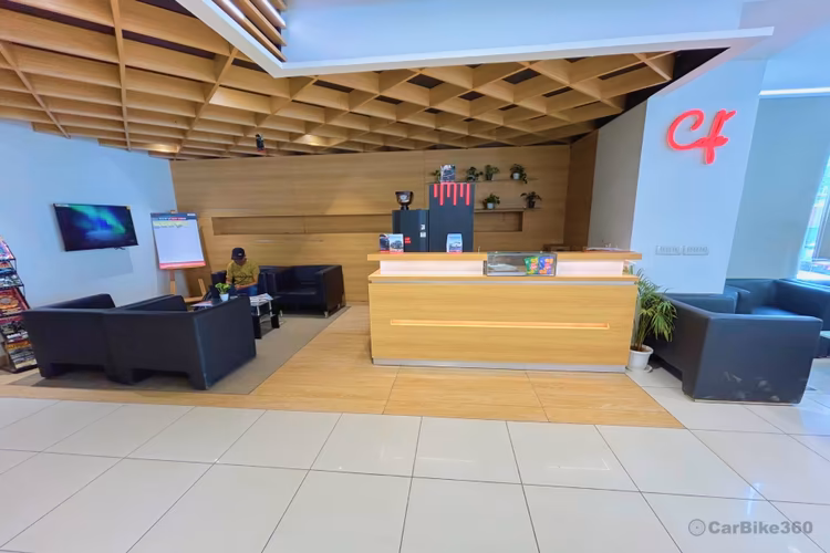 Iconic Honda Sector 14 Gurugram Showroom Interior refreshment area