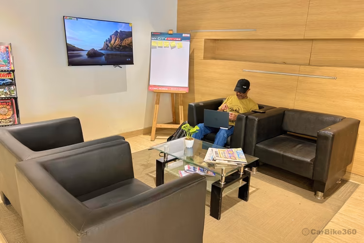 Iconic Honda Sector 14 Gurugram Showroom Interior Waiting area view