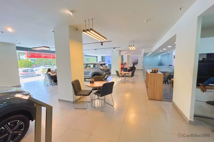 Vertex Nissan Showroom Customer Longue Vertex Nissan Showroom Customer Longue