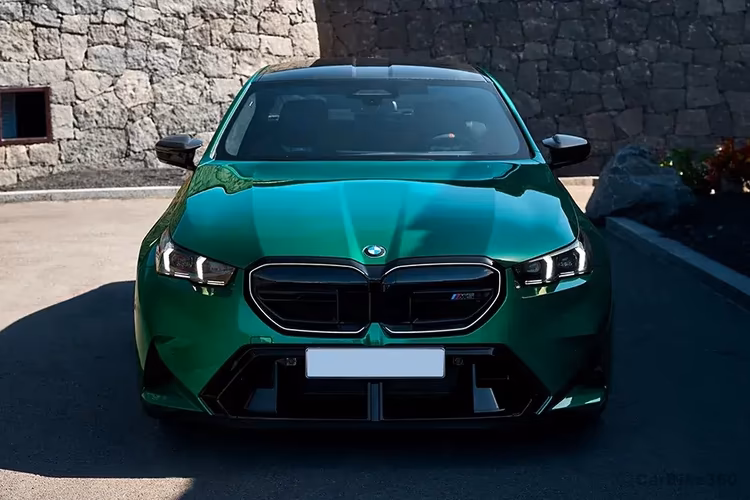 BMW M5 Front View BMW M5 Front View