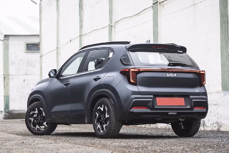 Kia Sonet Left Rear Three Quarter Kia Sonet Left Rear Three Quarter