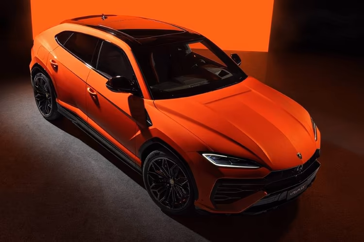 Lamborghini Urus SE Right Front Three Quarter Lamborghini Urus SE Right Front Three Quarter