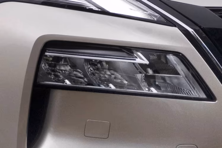 Nissan X-Trail Headlight