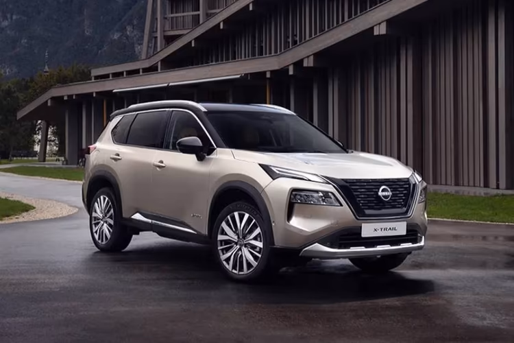 Nissan X-Trail Right Front Three Quarter
