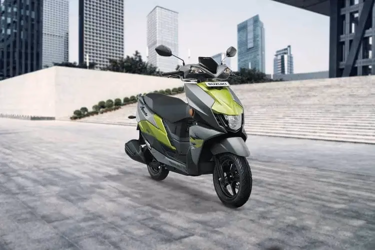 Suzuki Avenis Right Front Suzuki Avenis Right Front