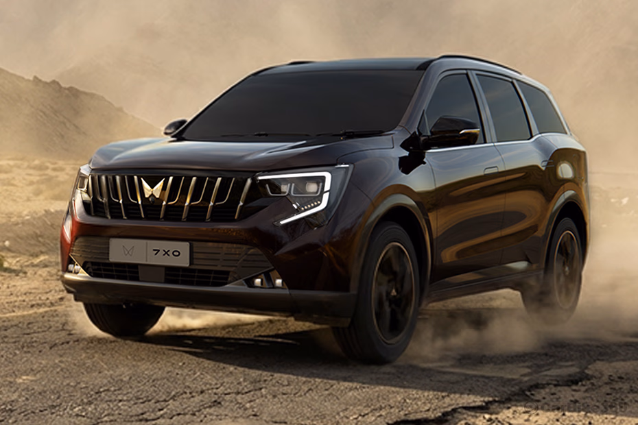 Mahindra XUV 7XO Driving: Front Left Quarter View Mahindra XUV 7XO Driving: Front Left Quarter View