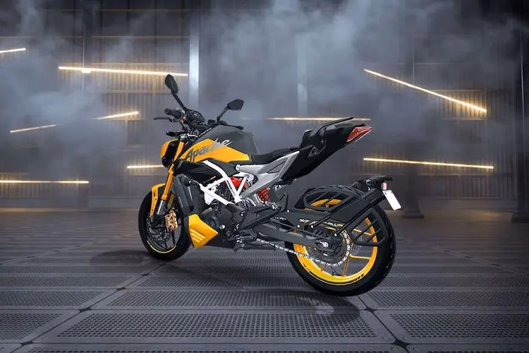 Apache RTR 310 Rear