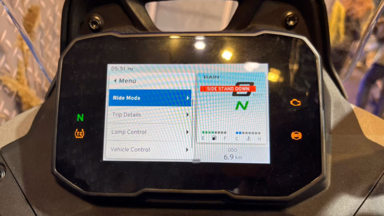 TVS Apache RTX 300 Display TVS Apache RTX 300 Display