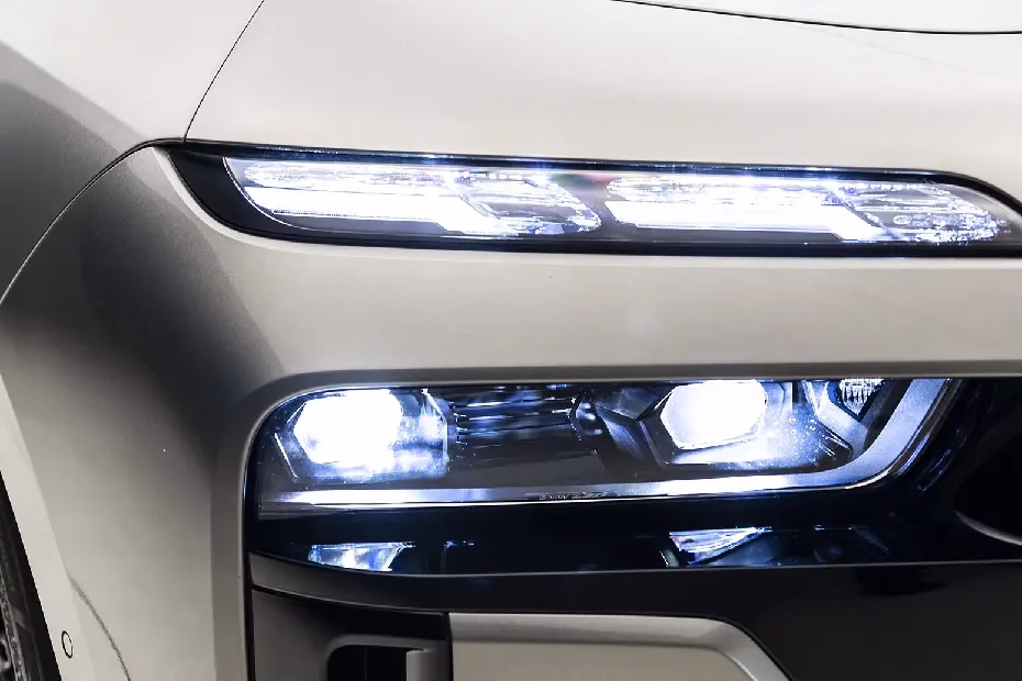 BMW I7 Headlights