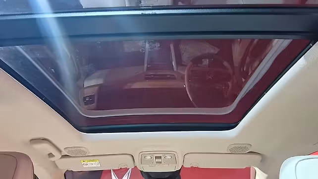 Mahindra XUV 7XO Panoramic Skyroof
