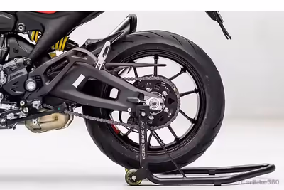 17-inch lightweight alloy rear wheel