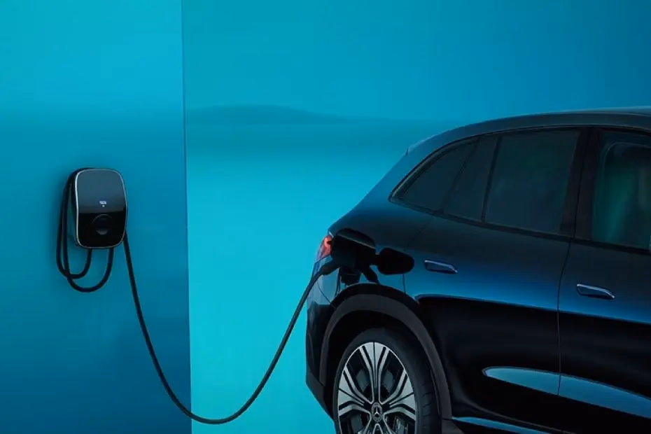 Mercedes-Benz EQE Charging Mercedes-Benz EQE Charging