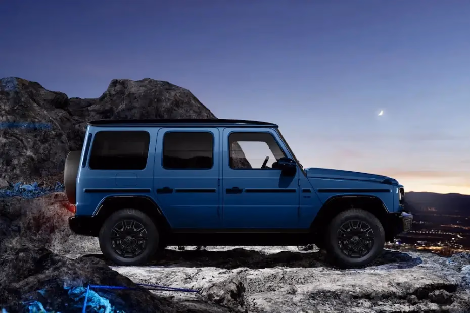 Mercedes Benz G580 with EQ Technology Right Side View Mercedes Benz G580 with EQ Technology Right Side View
