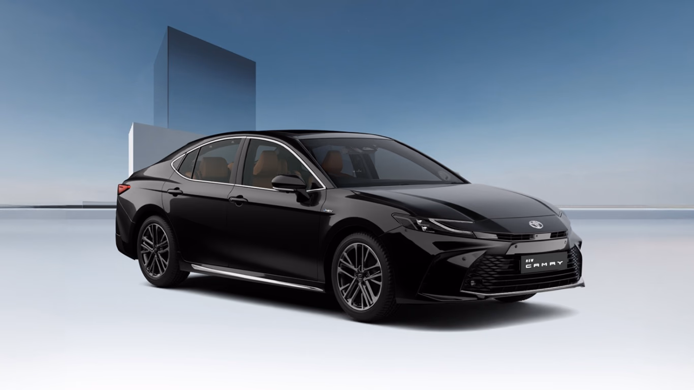 Camry stands out with bold LED lighting, a sleek grille, and aerodynamic design Camry stands out with bold LED lighting, a sleek grille, and aerodynamic design