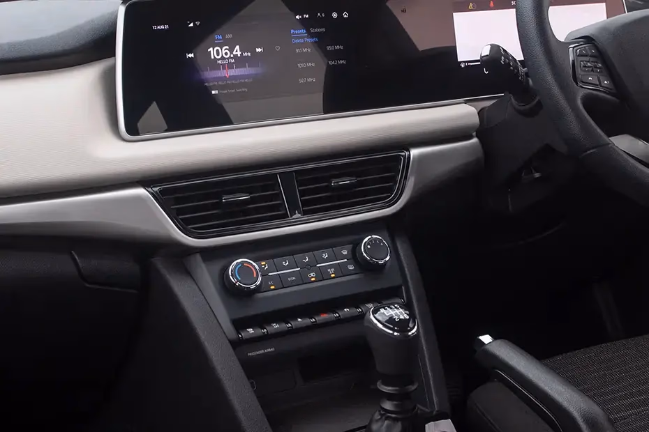 Mahindra XUV700 Control and infotainment