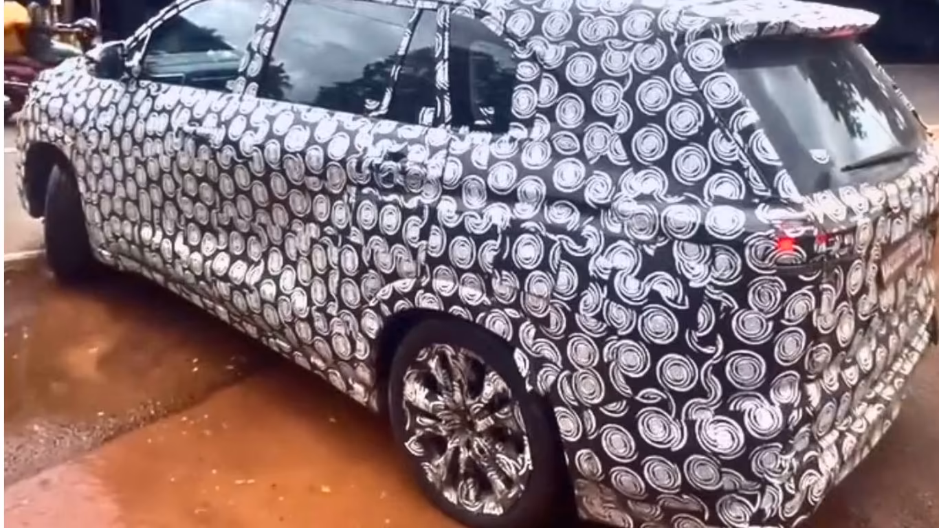 Toyota Hycross 2026