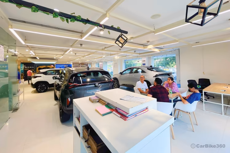 Arya Motors - Golf Course Interior discussion area Arya Motors - Golf Course Interior discussion area