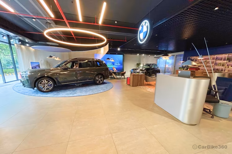 BMW Bird Automotive - Sector 29 Interior entry area side view BMW Bird Automotive - Sector 29 Interior entry area side view