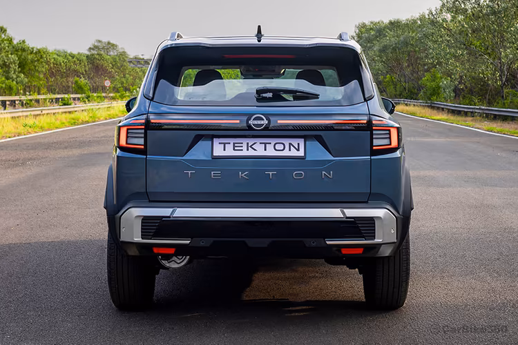 Nissan Tekton Moonbow-Grey SUV rear view with LED Taillights Nissan Tekton Moonbow-Grey SUV rear view with LED Taillights