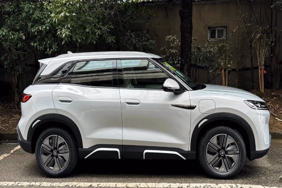 BYD Atto 2 electric spied: Set to join the compact EV race in India Audio