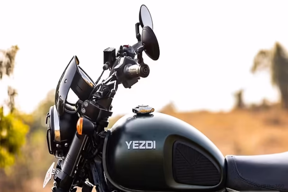 2025 Yezdi Roadster Spied Testing Before 12th August Launch Audio